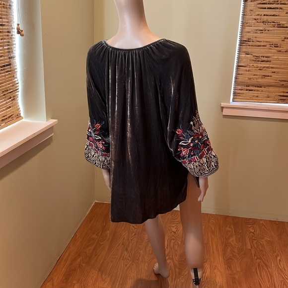 Johnny Was Velvet And Silk Heavily Embroidered Top With Tie At Neck Size L - Picture 4 of 11